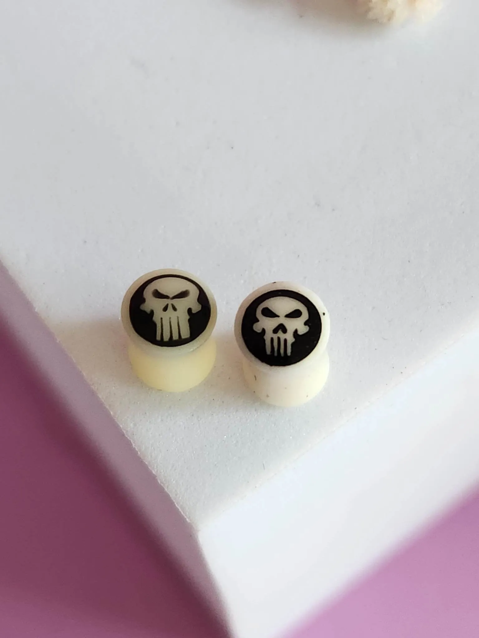 Skull White 6mm Plugs Tunnel Stretchers