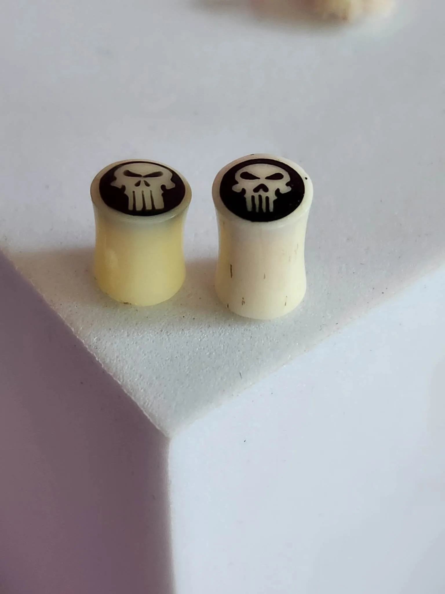 Skull White 6mm Plugs Tunnel Stretchers